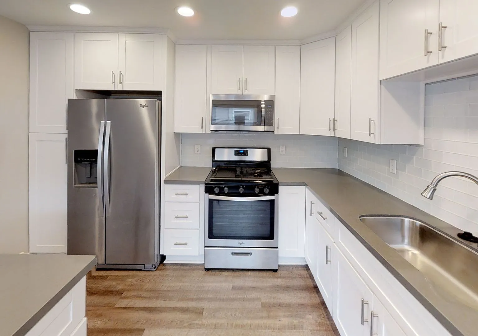 Usually rents to 6-12 people! Renovated, Large Bedrooms, LOTS of Parking Space!! — Photo 4