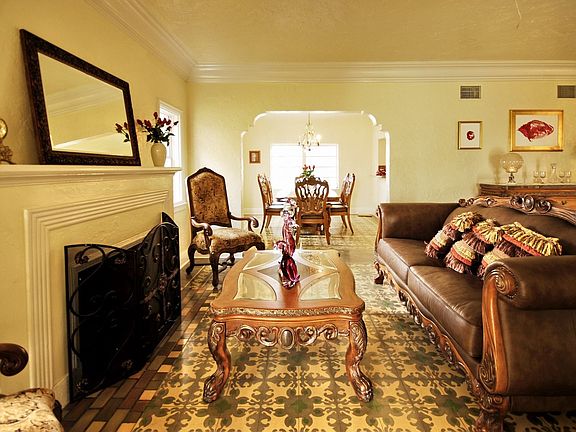 LIVING/DINING