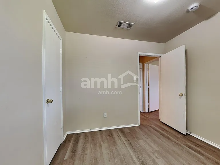 1624 Kelly Ln — Photo 15