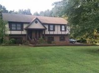 2800 Devonshire Rd, Newton, NC 28658