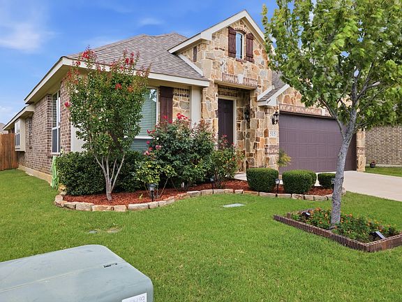 2nd image of 515 Lakeview Dr