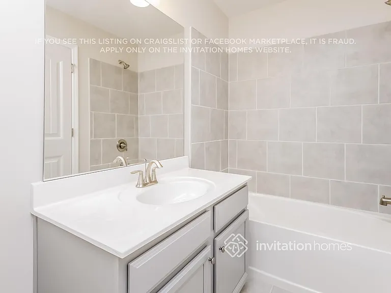402 Montclair Ct — Photo 14