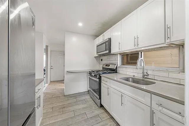 3 bed, 1.0 bath, $2,900 — Photo 4