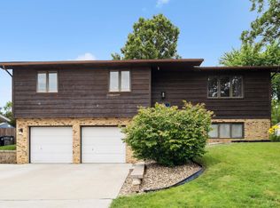 109 Carmela Dr, Hudson, IA 50643