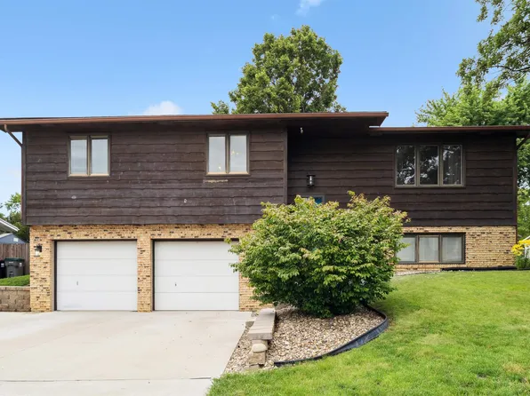 109 Carmela Dr, Hudson, IA 50643