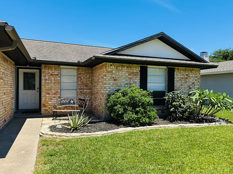 214 Portsmouth Dr — Photo 4
