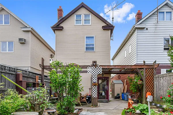 Sold by Trademarko Realty Inc | media 24