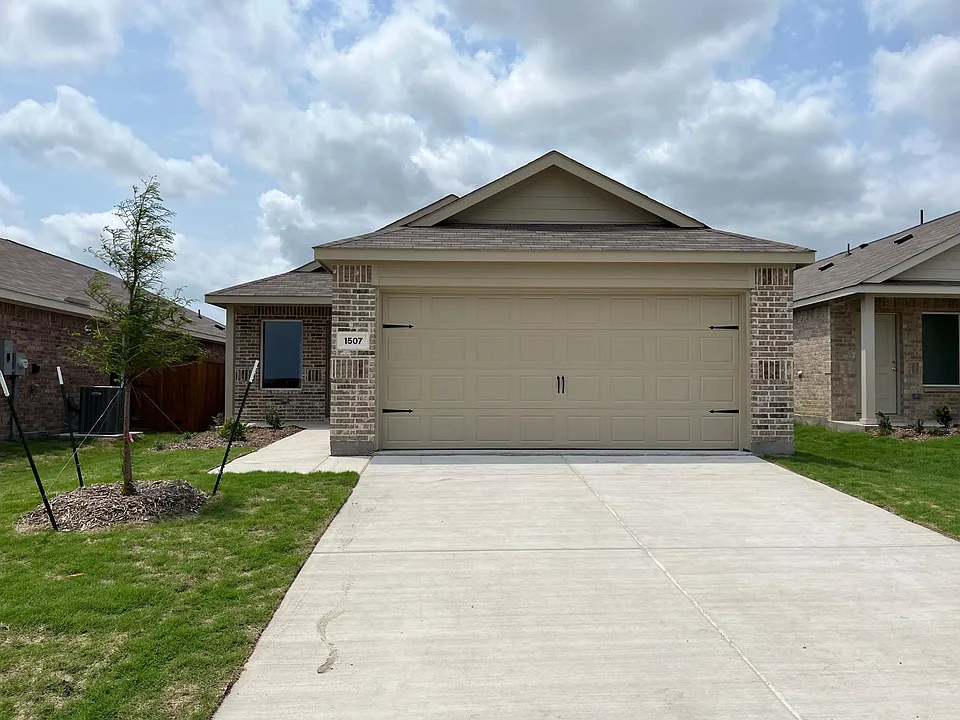 1507 Forge Pond Ln