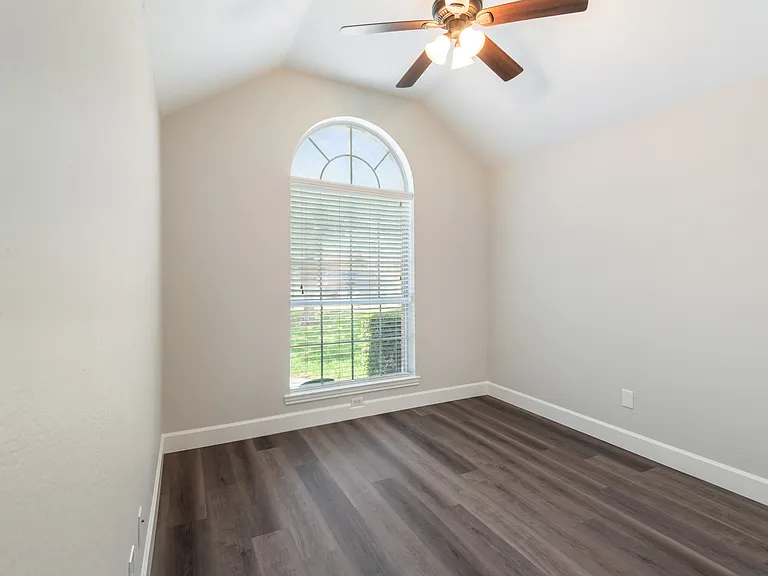 2212 Lakeshore Dr — Photo 16