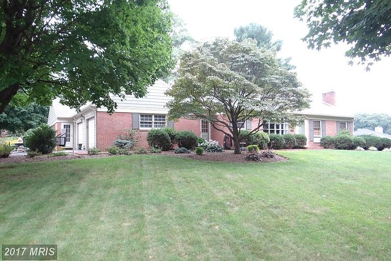 2nd image of 17 Woodland Way
