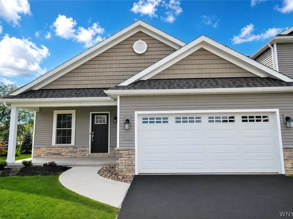 36 Essex Woods Ln #A, Amherst, NY 14228