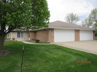 1703A Linden Dr, Fairfield, IA 52556
