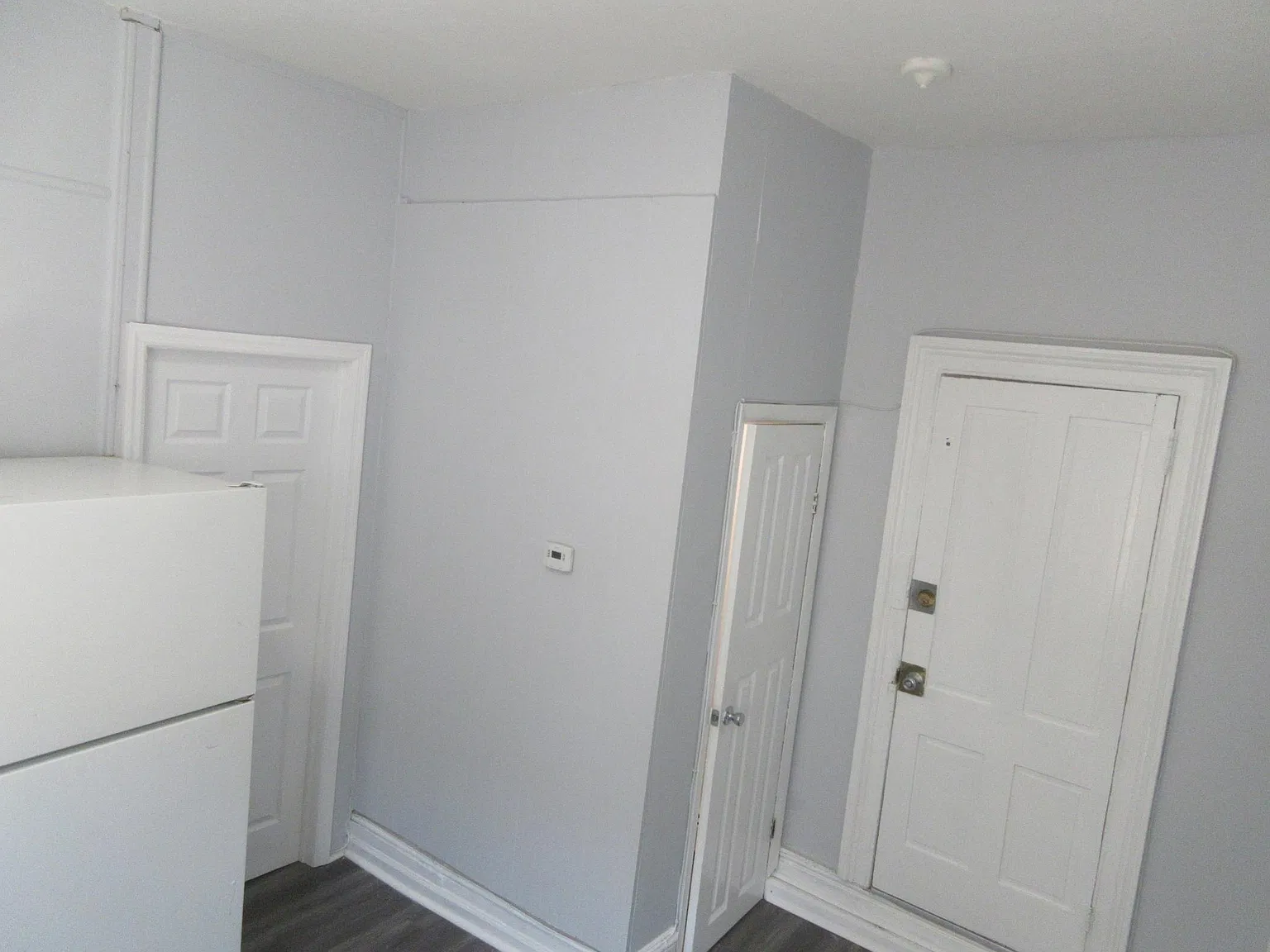 2 bed, 450 sqft, $2,200 — Photo 2