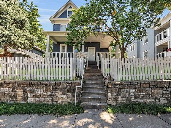 3rd image of 2745 Holmes St