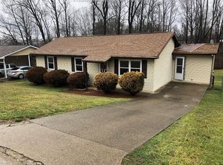 24 Beaver Dr, Hurricane, WV 25526