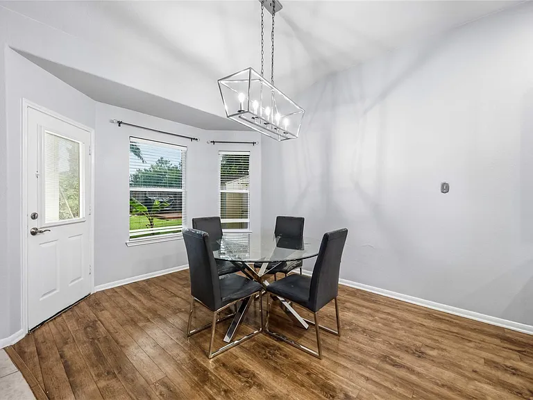 1029 Riverwood Dr — Photo 5