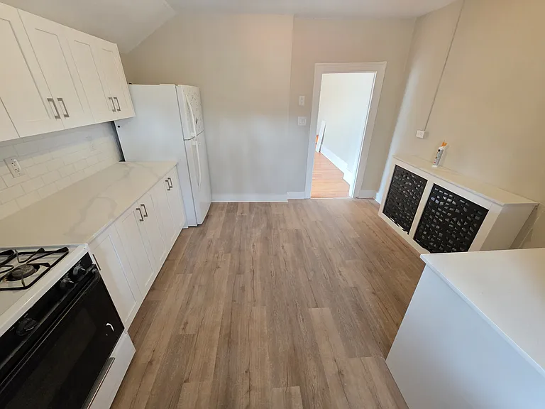 207 William St #5 — Photo 16