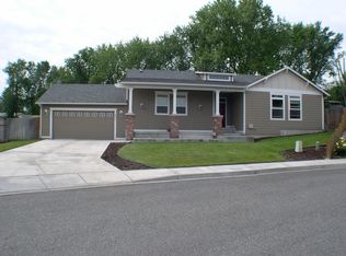 801 W 18th Ct, Kennewick, WA 99337
