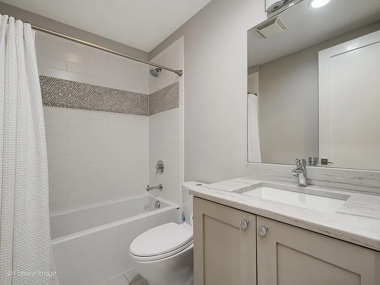 1046 W Altgeld St #1N — Photo 14