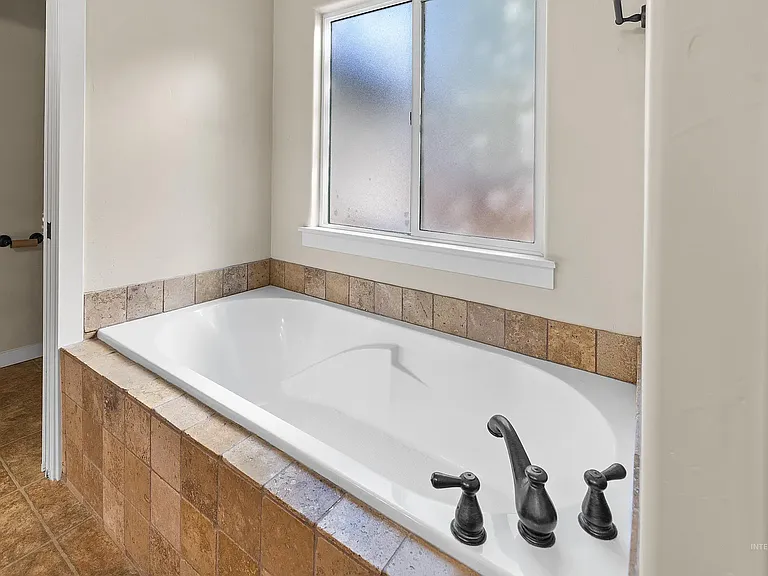 12805 W Berghan St — Photo 23