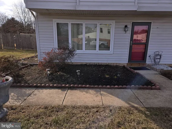 3 Farmhouse Ct, Erial, NJ 08081