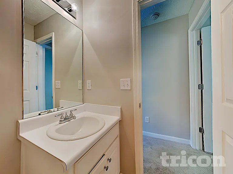 460 Vinemont Rdg — Photo 17