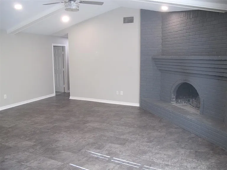 3504 Roanoke Dr — Photo 6