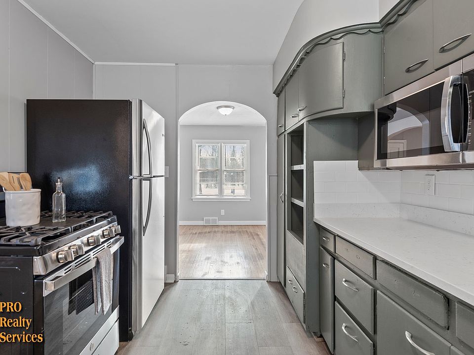 1st image of 1463 7th St E