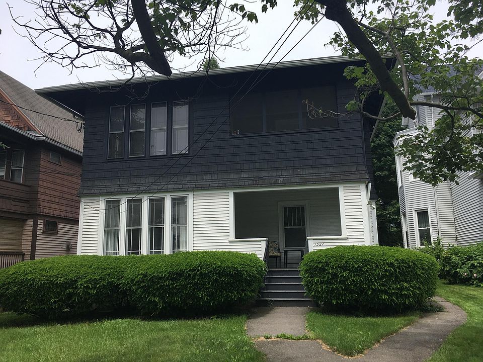 First floor apartment in beautiful building 