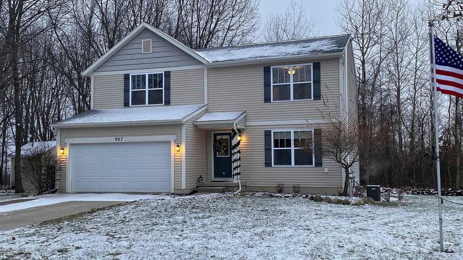 967 Scenic View Dr photo 1