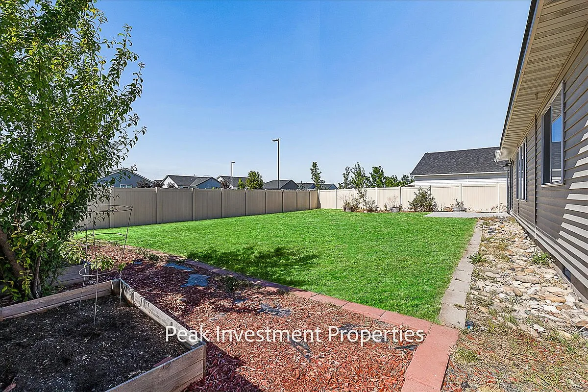 3 bed, 1364 sqft, $2,000 — Photo 4