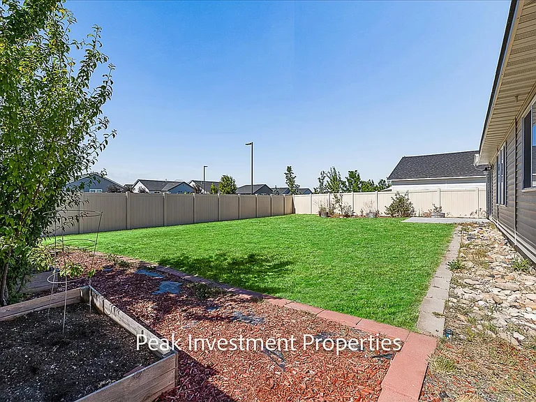 11201 Bidwell St — Photo 4