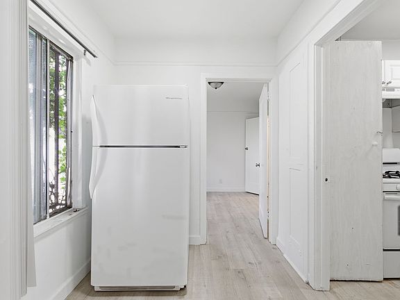 3rd image of 1426 S Bonnie Brae St #1428-1/4