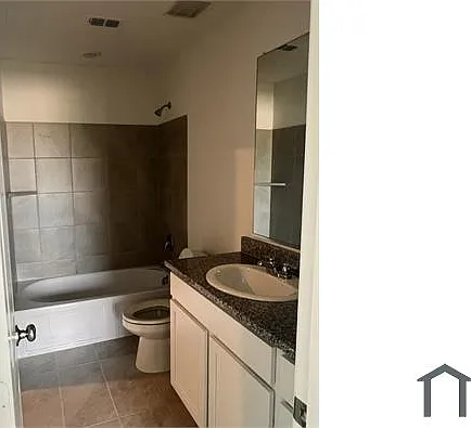 4 bed, $3,200 — Photo 3