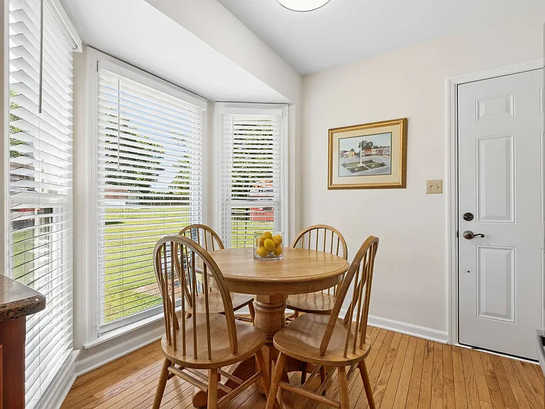 504 Riverview Dr — Photo 17