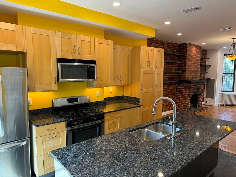 52 R St NW #A — Photo 5