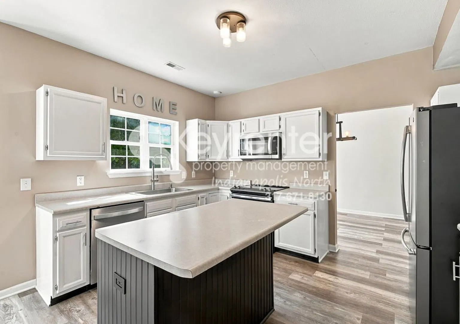 Beautiful Fox Prairie Golf Course Home with Bonus Room & 3 Baths — Photo 2