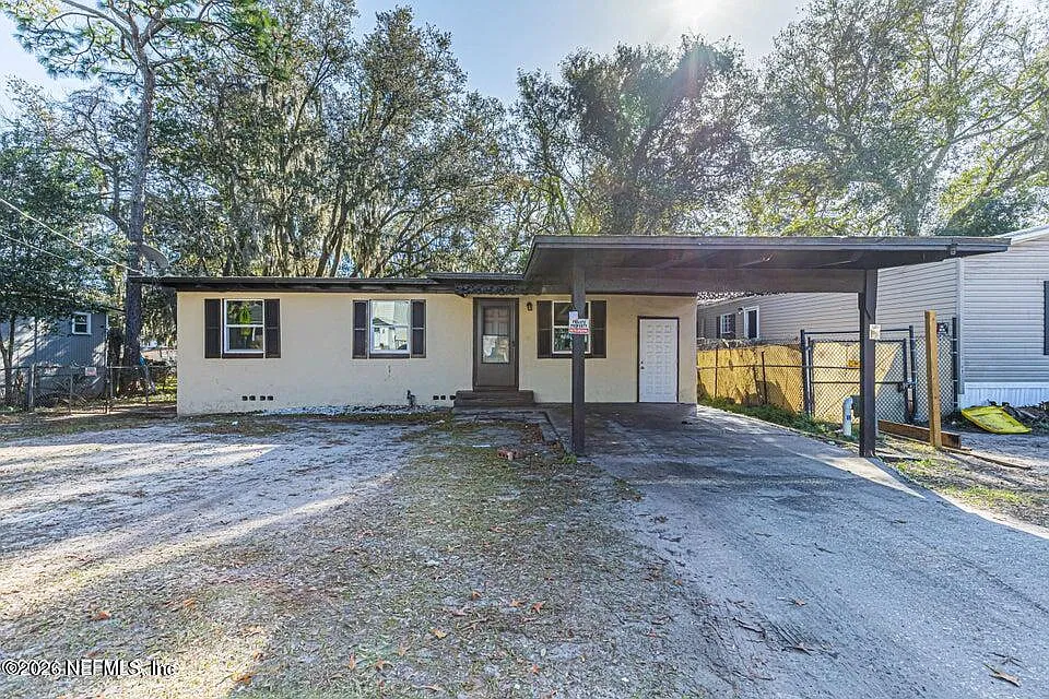 3 bed, 1.0 bath, 900 sqft, $1,500 — Photo 2