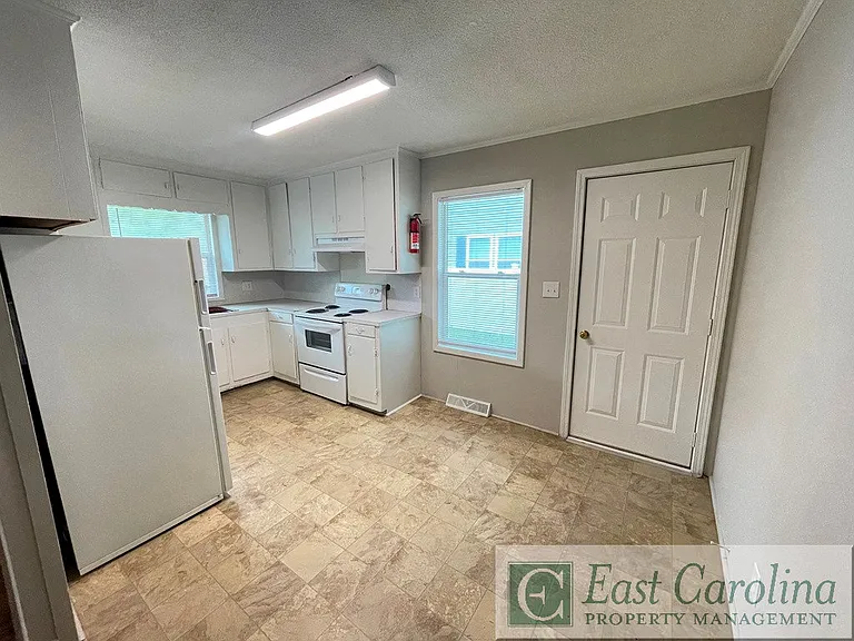 4148 Lee St #A — Photo 6
