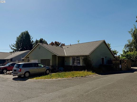 2nd image of 1462 NE Thomas Ct