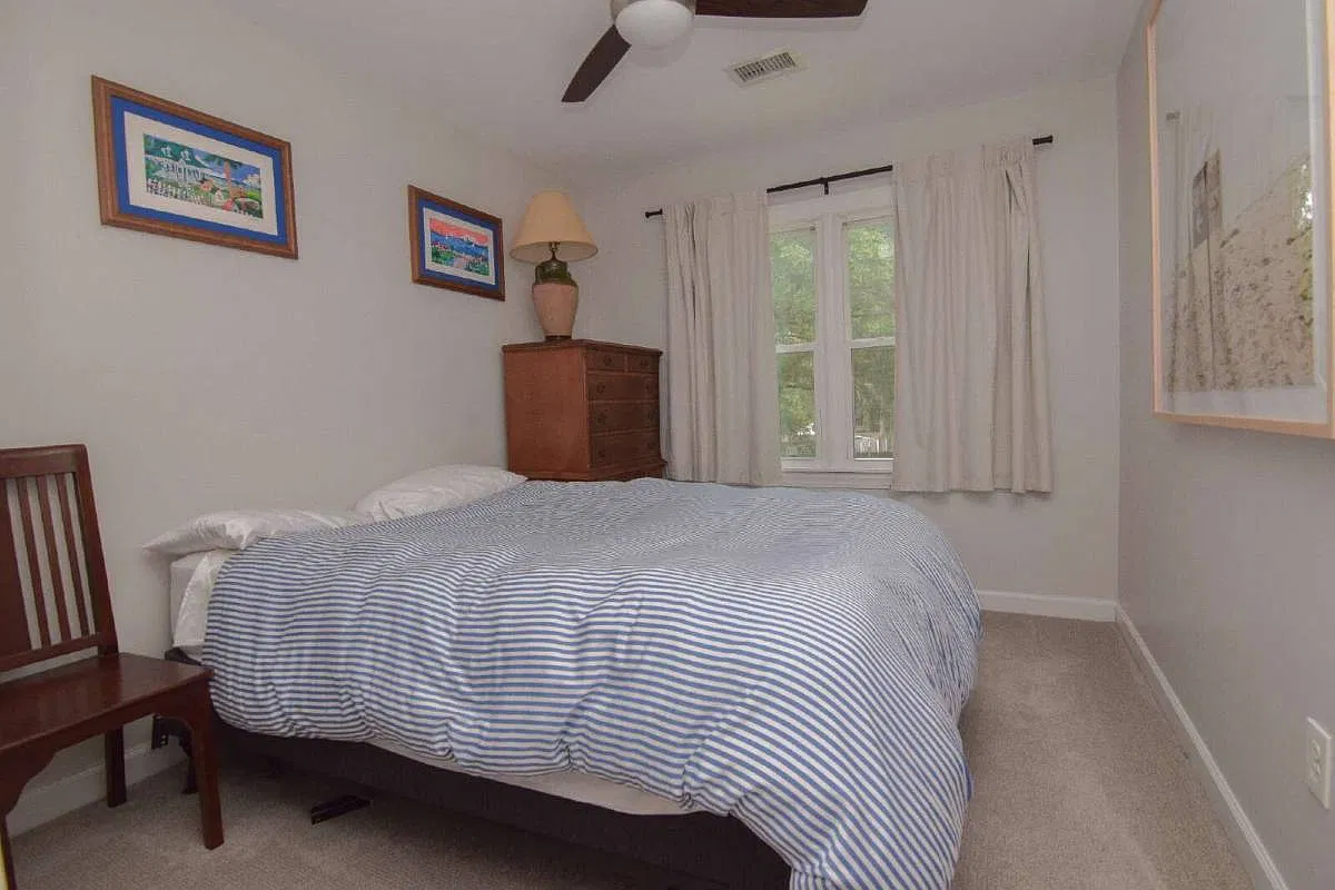 1082 S Shadow Dr in Mount Pleasant, SC 29464 — Photo 2