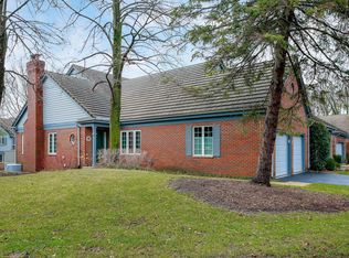 38 Thornhill Ct, Burr Ridge, IL 60527