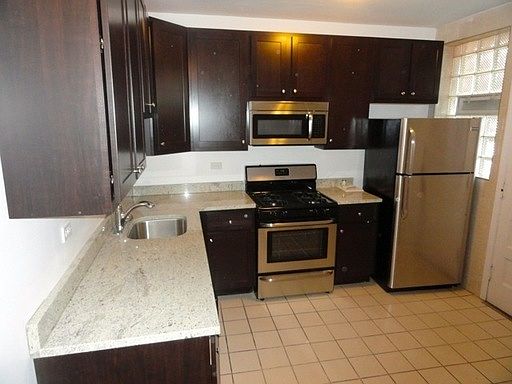 2nd image of 6203 N Claremont Ave APT 2