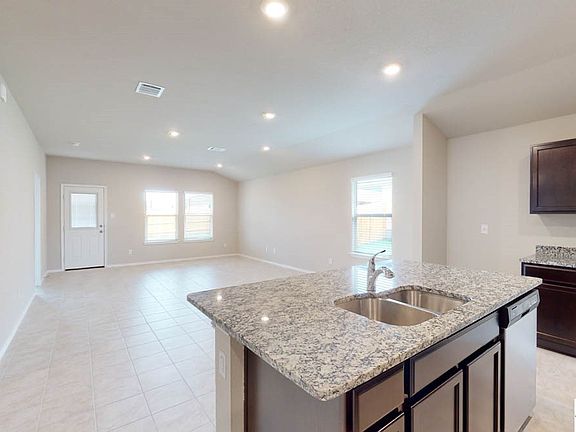 5th image of 1317 Lindsey Dr