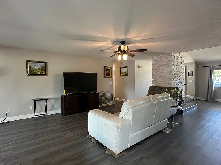 1000 Huntington Ct — Photo 11