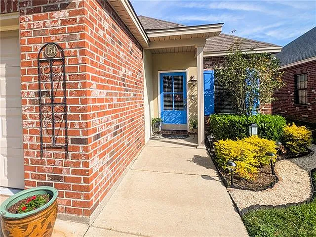 3 bed, 2.0 bath, 1493 sqft, $2,300 — Photo 4