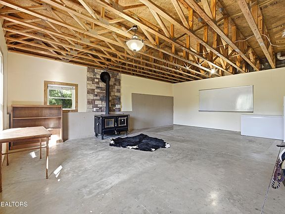 35th image of 1705 Eagle Furnace Rd