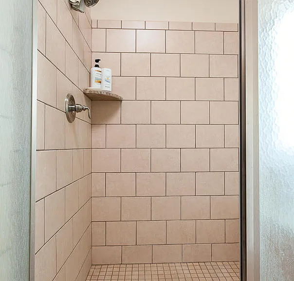 358 E Munich Dr — Photo 13