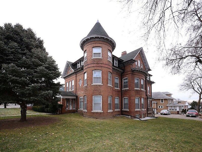 2nd image of 2419 F St APT 8