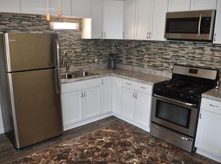 4640 S 48th St, Greenfield, WI 53220